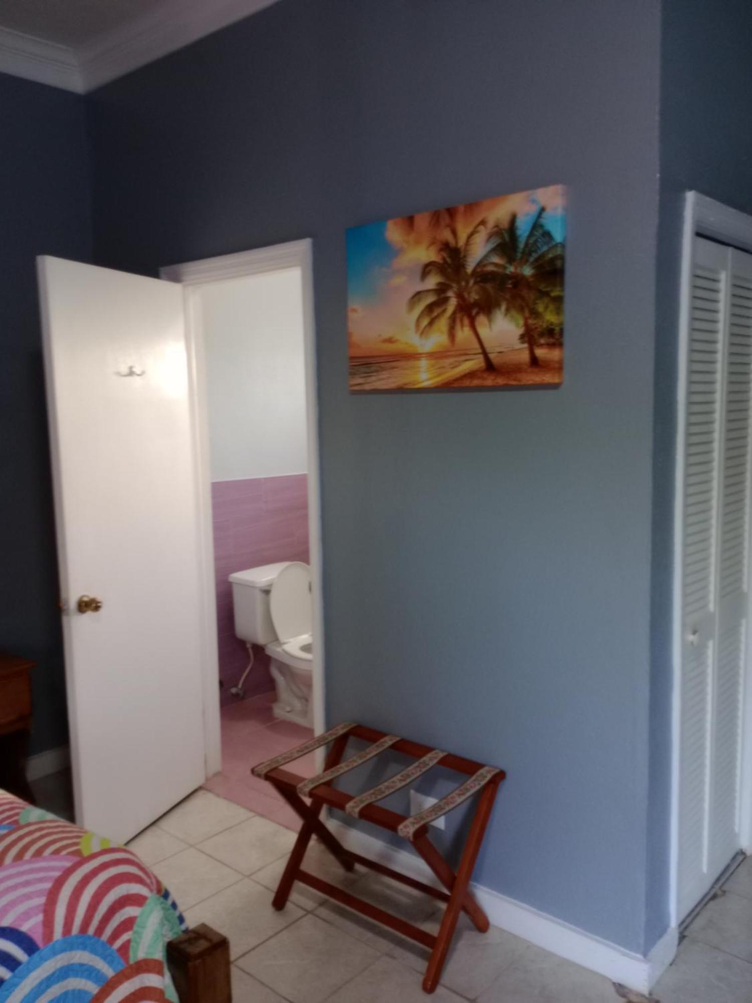 Surfers Manor Motel Gregory Town Екстер'єр фото