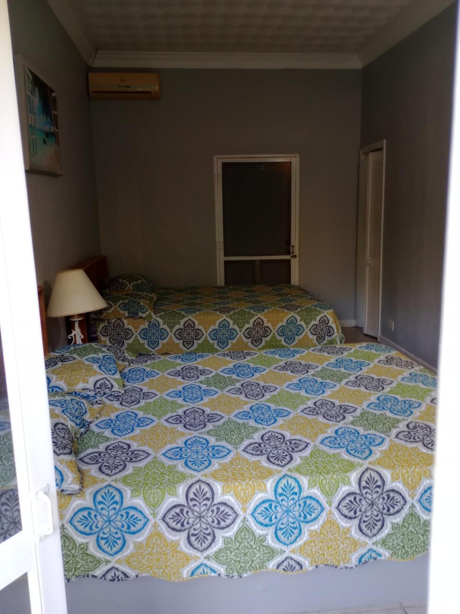 Surfers Manor Motel Gregory Town Екстер'єр фото