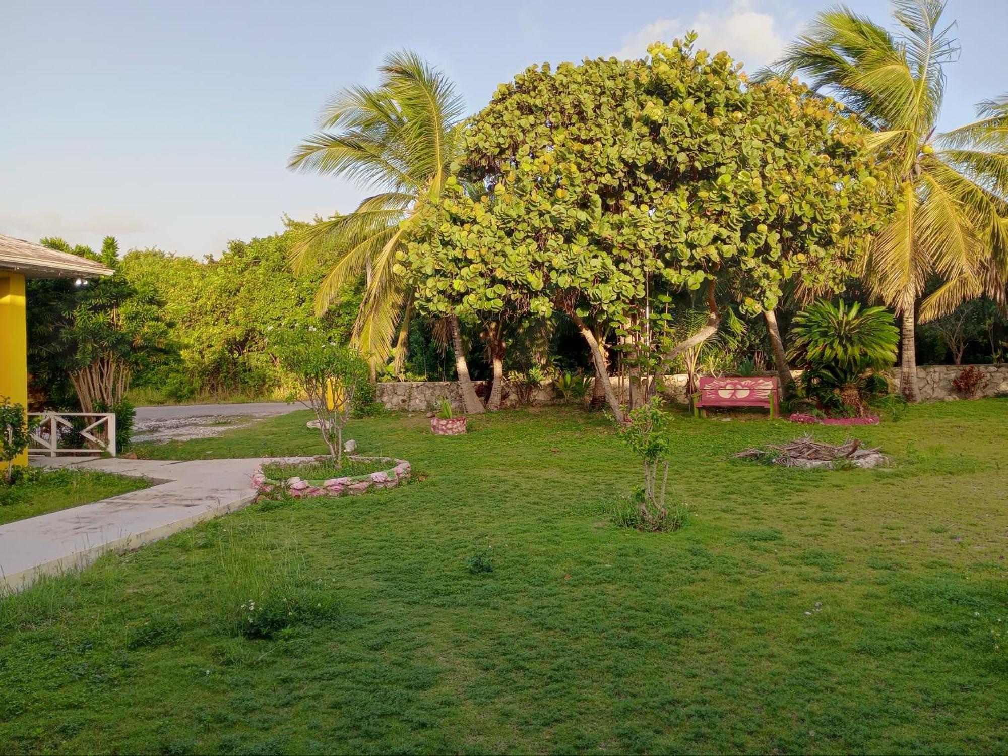 Surfers Manor Motel Gregory Town Екстер'єр фото