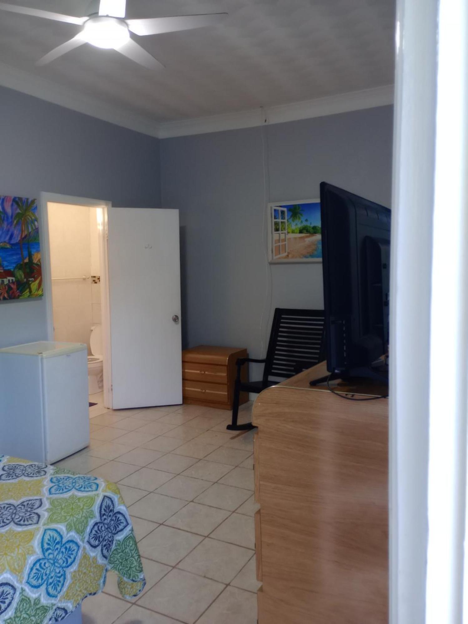 Surfers Manor Motel Gregory Town Екстер'єр фото