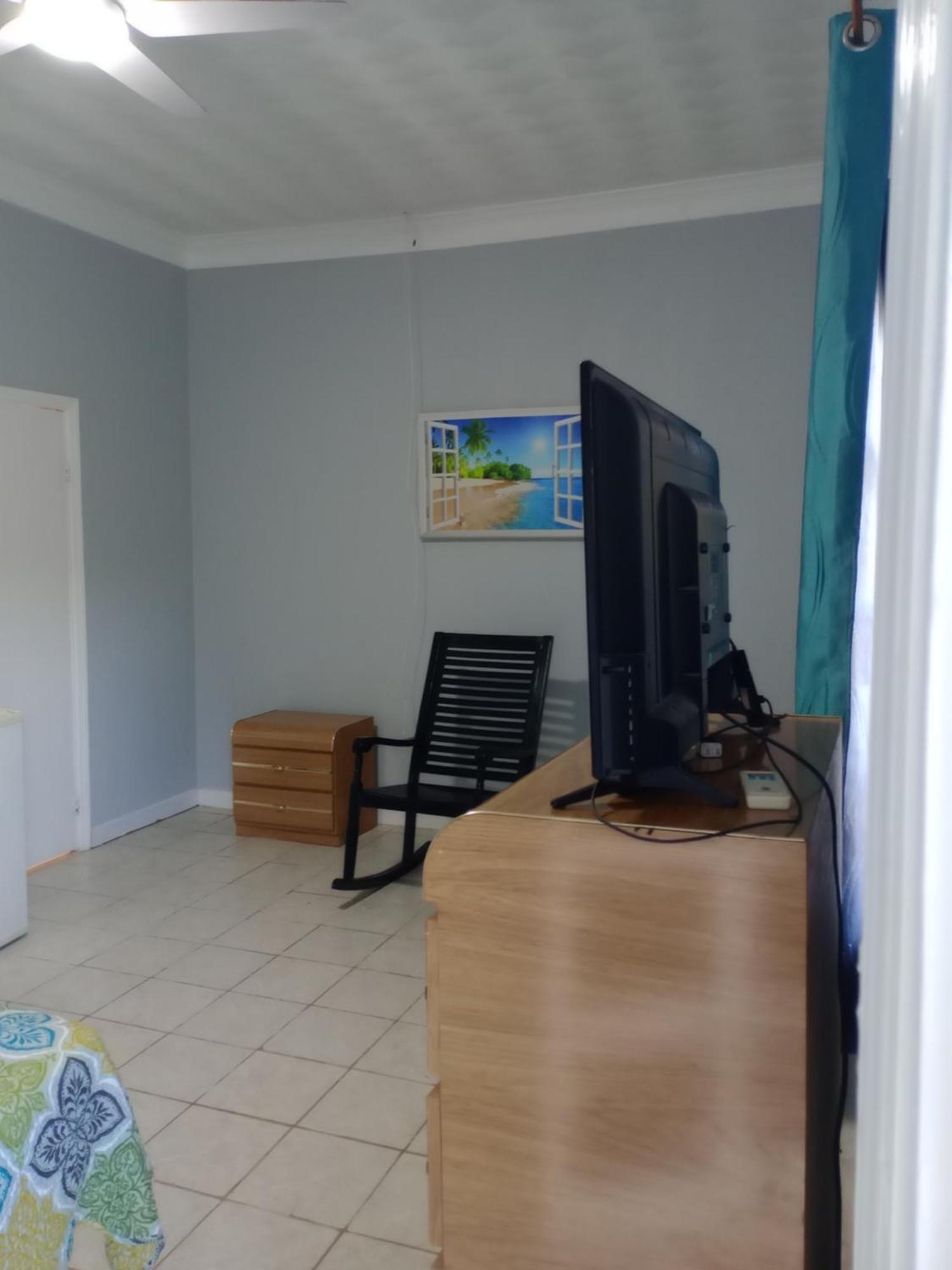 Surfers Manor Motel Gregory Town Екстер'єр фото